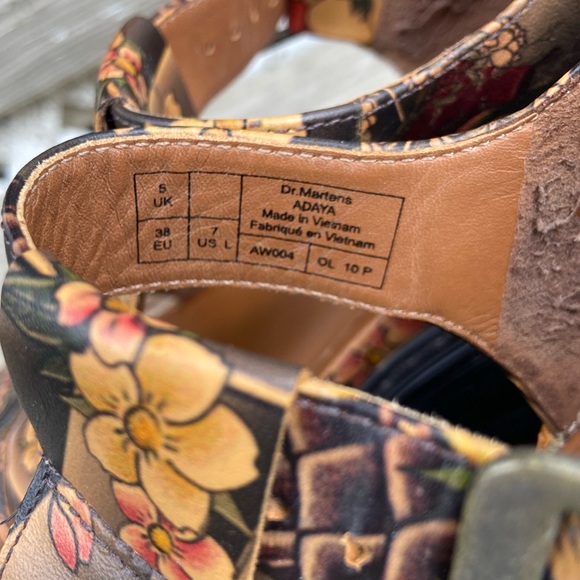 RARE Dr. Martens Adaya Tattoo Koi Fish Floral Wedge Sandals Shoes Women's Size 7 - Picture 9 of 16